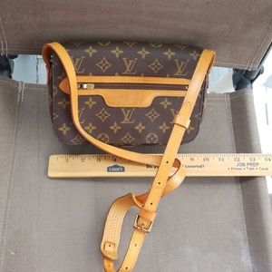 Authentic Louis Vuitton Crossbody